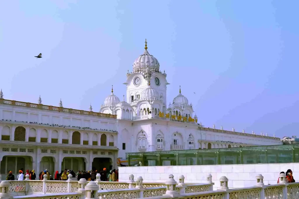 Intricate architecture of Takht Sri Patna Sahib with domes and minarets symbolizing Sikh heritage.